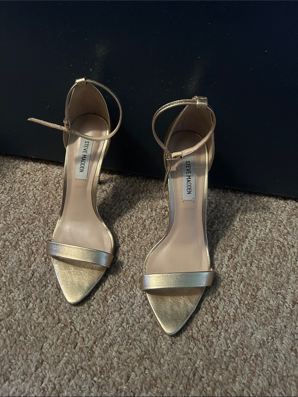 Steve Madden gold heels 6.5 - Picture 2 of 4